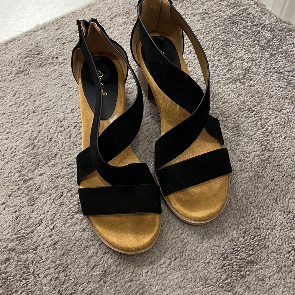 Qupid Women’s Low Heel Sandal